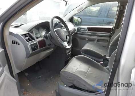 2010 Chrysler Town & Country Touring из США, поврежденный, VIN 2A4RR5D17AR212621